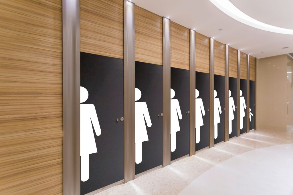 Aseos hotel con puertas felólicas TAYCA